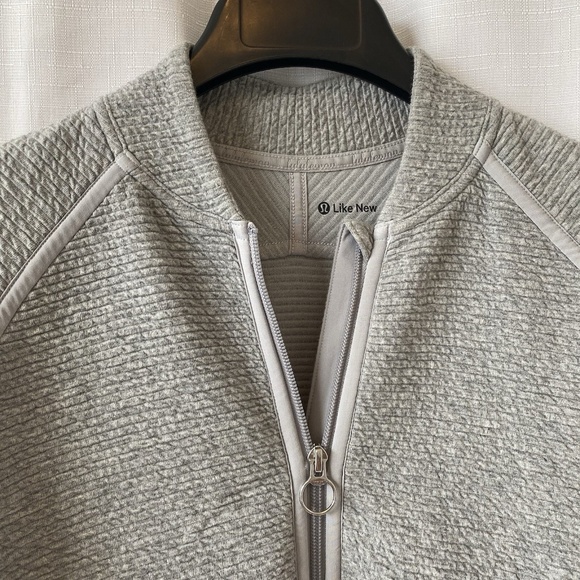 Lululemon On Repeat Bomber coat Heathered Core Lt Grey Textured Full Zip Size 4 - Picture 2 of 12